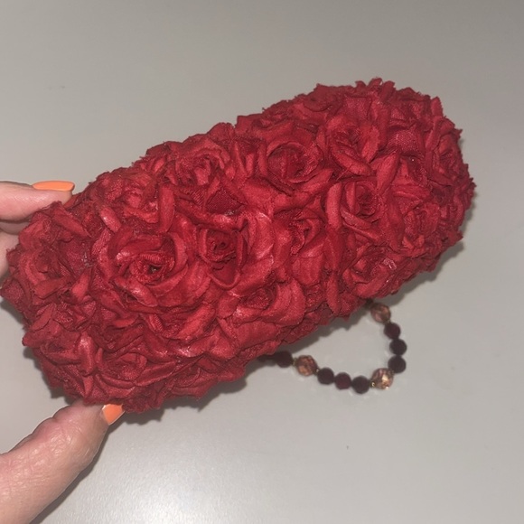 Elegant Red Rose Evening Clutch Bag - Picture 5 of 7